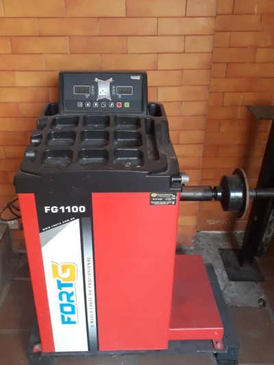 Balanceadora de Rodas Motorizada