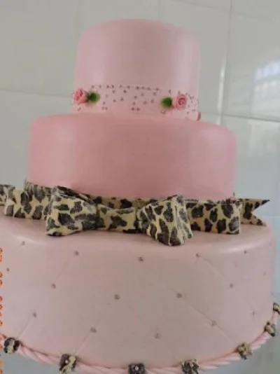 Bolo Cenográfico de Biscuit Oncinha Rosa
