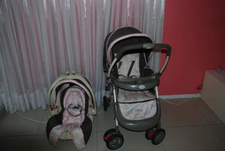 Carrinho de Bebe Menina