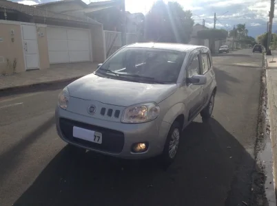 Fiat Uno Uno Vivace 1.0 Celebration Ano: 2012 Modelo: 2013