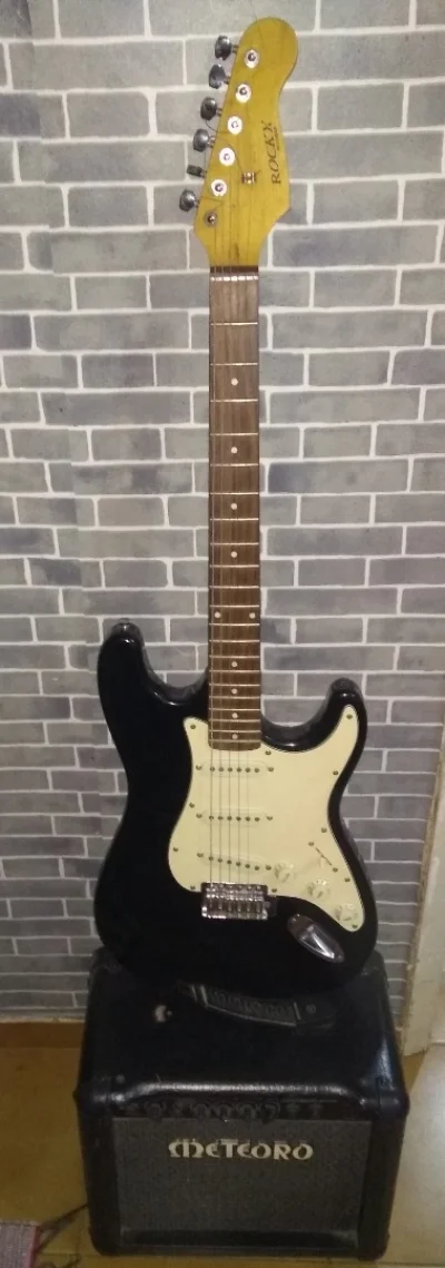 Guitarra Condor com Amplificador e Tripé