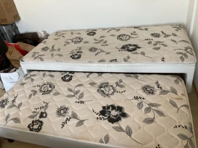 Cama de Solteiro com Outra Embutida