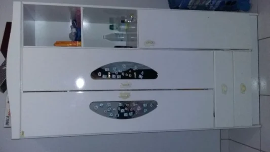 Guarda Roupa e uma Cômoda Infantil
