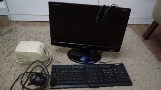 Vendo Monitor com Acessórios