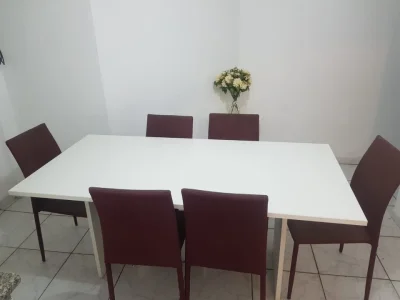 Mesa com 6 Cadeias
