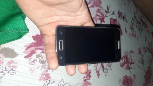 Vendo Celular Semi Novo