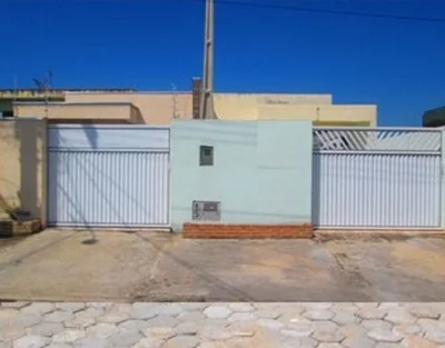 Casa em Itanhaém com 2 Dormitórios e Garagem para 2 Carros!