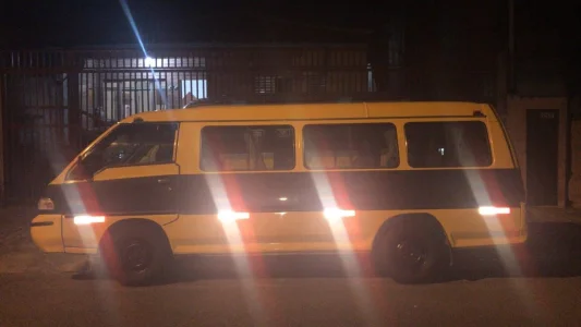 Vendo Van H100 16 Lugares
