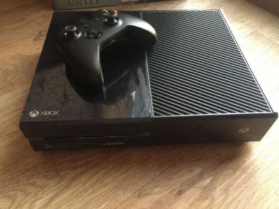 Vendo XBOX One 500gb + 1 Controle + 1 Fonte + 1 Cabo Hdmi + 1 Jogo em