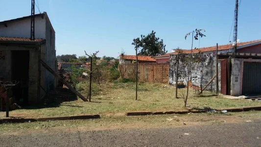 Vende (terrenos + Construção) 150m2 (5x30). Financiado pela Caixa - Ar