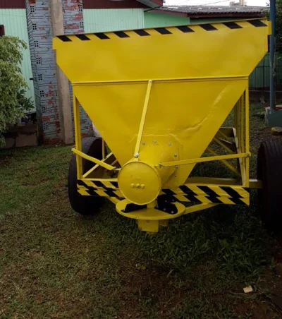 Distribuidor de Adubo e Calcário