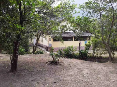 Vendo Casa com 120m2 Construídos , Terreno Amplo Tamanho 30x30metros