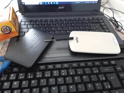 Vendo 2 Und Case (notebook) + Hd 320 GB