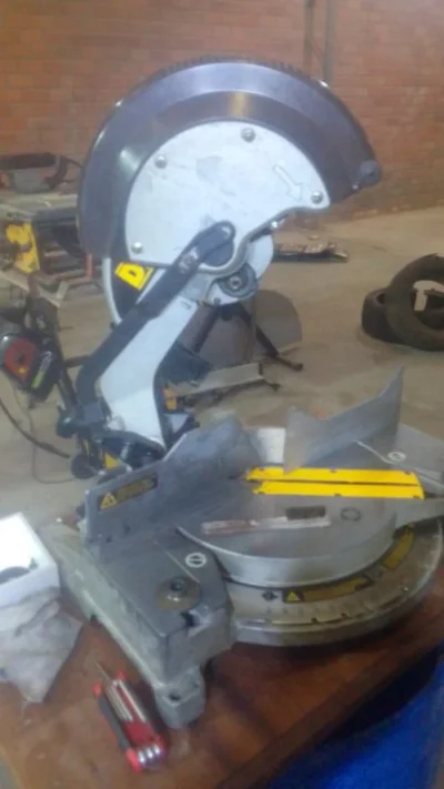 Serra Meia Esquadria Dewalt