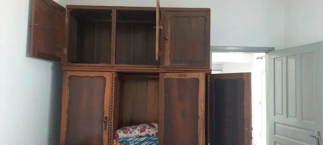 Vendo Guarda Roupas de Madeira