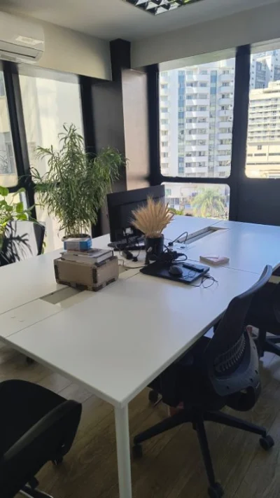 Mesa de Reunião 3,00m X 1,20m, Branca com Tomadas