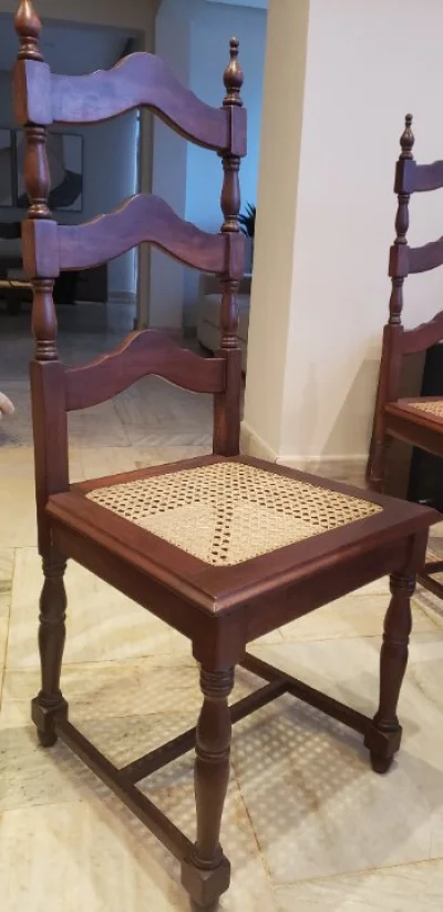 Mesa Antiga com 6 Cadeiras