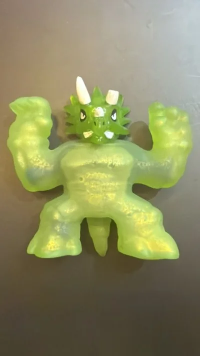 Boneco Goo Jit Zu Triceratops