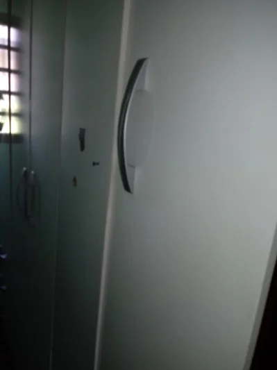 Guarda Roupa de 4 Portas e 3 Gavetas Cor Branco com Tabaco Freguesia