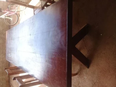 Vendo uma Mesa de Madeira