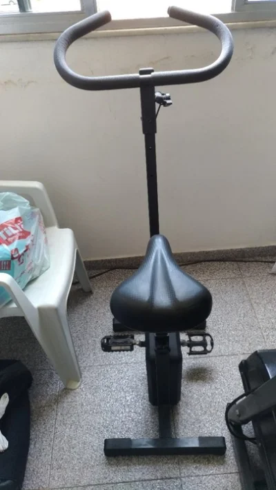 Vendo uma Bicicleta Ergométrica