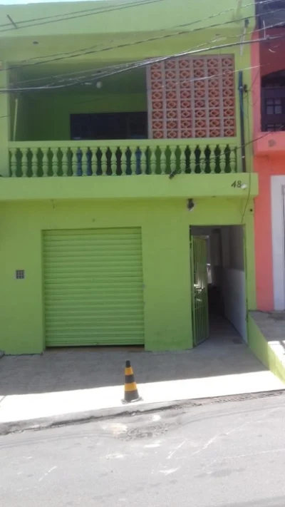 Casa de 02 Cômodos com área de Serviço