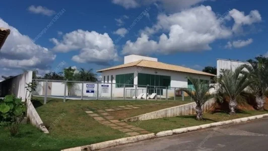 Casa de Condomínio com 3 Quartos e Piscina
