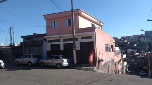 Alugo Casa 03 Dorm. - 900,00 na Vila Marcondes em Carapicuiba