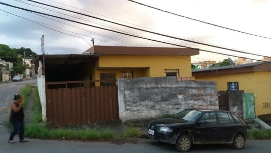 Vende SE Casa Mais Barrações no Bairro Tirol
