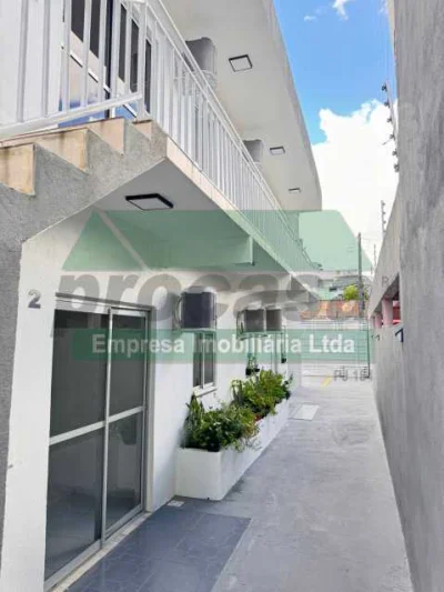Apartamento Climatizado com 2 Suítes, ótima Localização no Parque Dez. Valor: 1.800,00 Incluido Agua