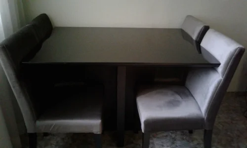 Mesa e 4 Cadeiras Novas. Negocio à Vista