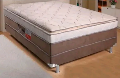 Cama Box de Casal Semi Nova + 2 Travesseiros