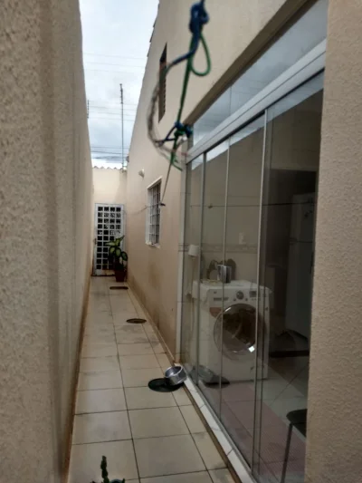 Vende-se Linda Casa