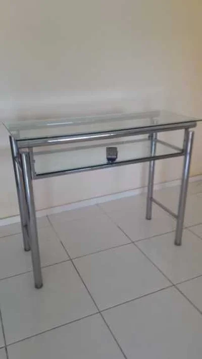 Araras e Mesa para Loja