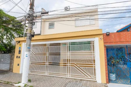 um Sobrado Lindo Iluminado Ventilado e Espaçoso no Térreo SA