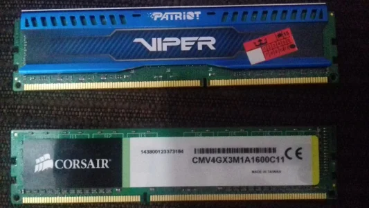 Vendo Memórias de 8 GB e 4 GB Novas