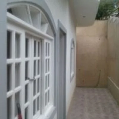 Casa-2qtos-garagem-net Fibra600-água-1,5km do Centro