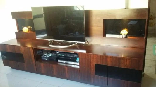 Lindo Rack de Madeira Embuia com Luzes