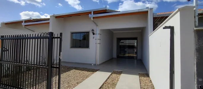 Casa com 03 Quartos na Praia