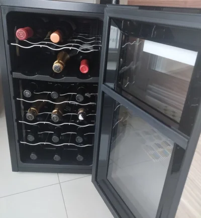 Adega de Vinho Oster