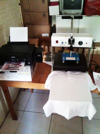 Máquina + Impressora para Estampar Camisetas, Moletons, Chinelos Etc”