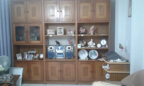 Estante de Madeiras Maciça