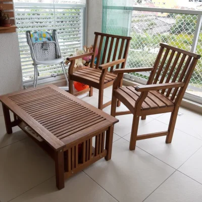 Mesa e 2 Cadeiras de Madeira
