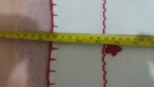 Passadeira de Mesa em Tamina Bordada Branca