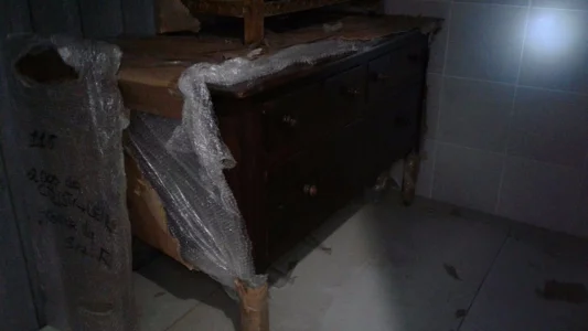 Cômoda em Madeira Maciça