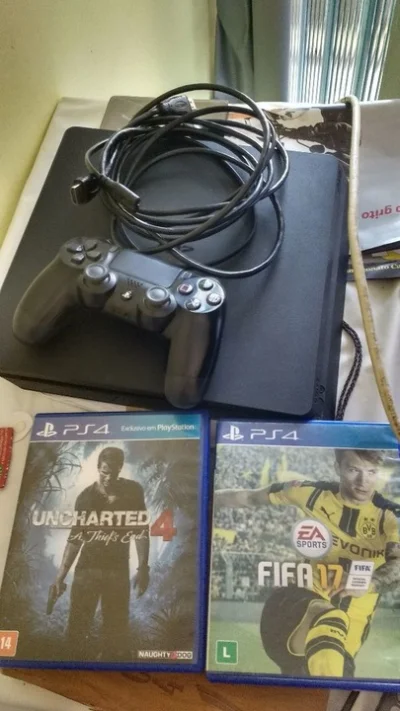 PS4 com 4, Jogos