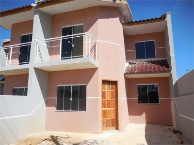 Oportunidade!! Sobrado com 2 Dorm de Frente p/ Rua no B. Nações em Fazenda Rio Grande