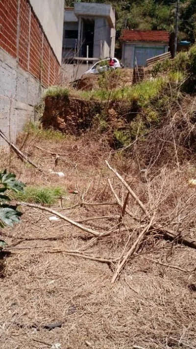Vende-se Terreno 100 Mil na Fazendinha Santana de Parnaíba
