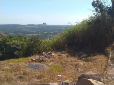 Terreno com 1000 m2 em Valinhos - Lopes por 200 Mil à Venda