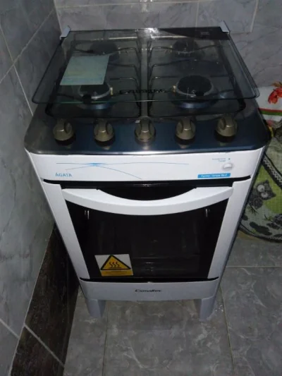 Vende SE Fogão Semi Novo com Apenas Seis Meses de Uso